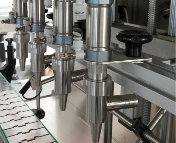 油類灌裝生產(chǎn)線細節(jié)圖